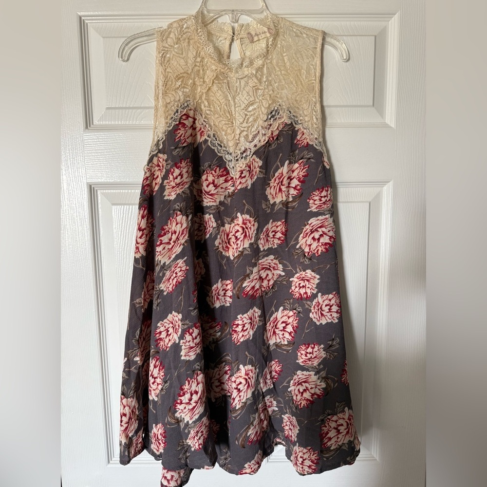Women’s Altar’d State Floral Top with Lace Size small